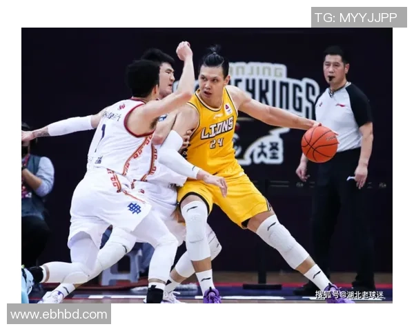 南京篮球队在选拔赛中以53分稳居积分榜首位，展现强劲实力